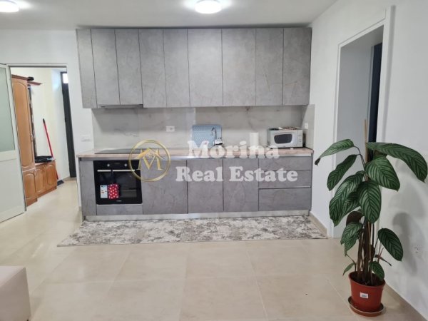 Tirane, jepet me qera apartament 2+1 Kati 2, 100 m² 800 € (Libri Universitar)