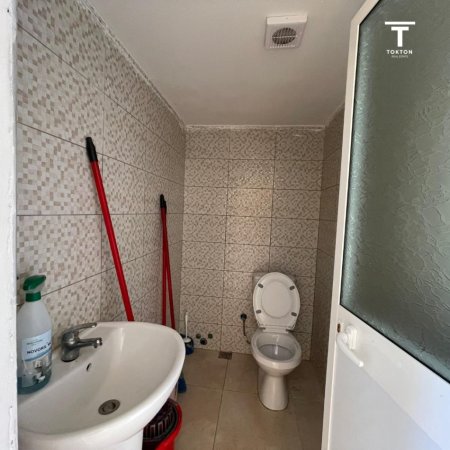 Tirane, jepet me qera dyqan Kati 0, 70 m² 450 € (ASTIR)