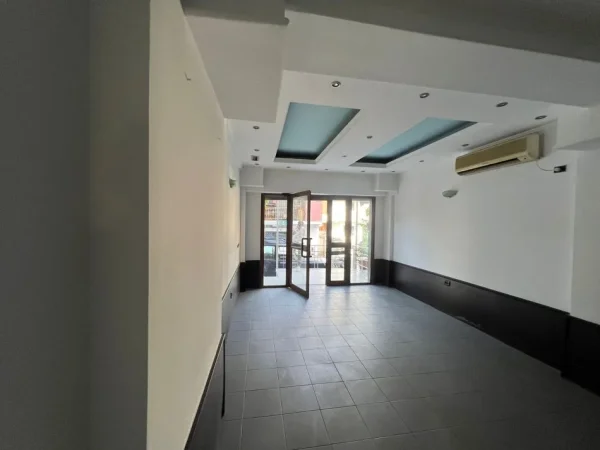 Tirane, shitet dyqan Kati 0, 40 m² 78.000 € (Dritan Hoxha)