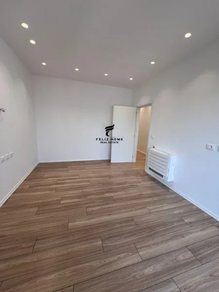 Tirane, jepet me qera apartament 3+1 Kati 9, 160 m² 1.500 € (RRUGA E KAVAJES)