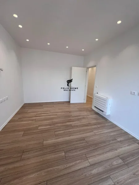 Tirane, jepet me qera apartament 3+1 Kati 9, 160 m² 1.500 € (RRUGA E KAVAJES)