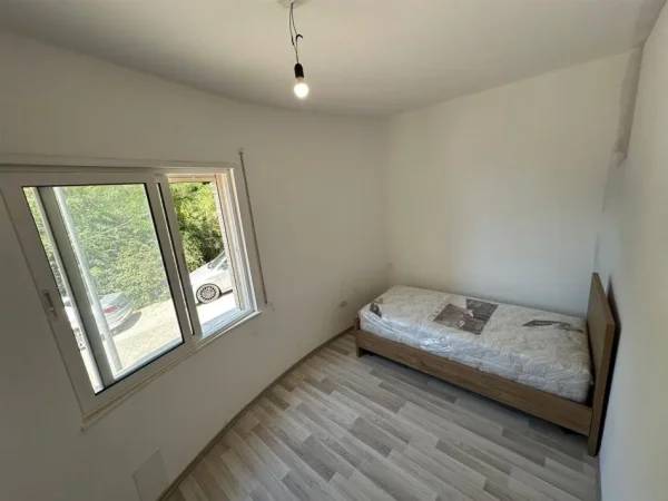 Tirane, shitet apartament 1+1 Kati 2, 82 m² 89.650 € (Fresk)