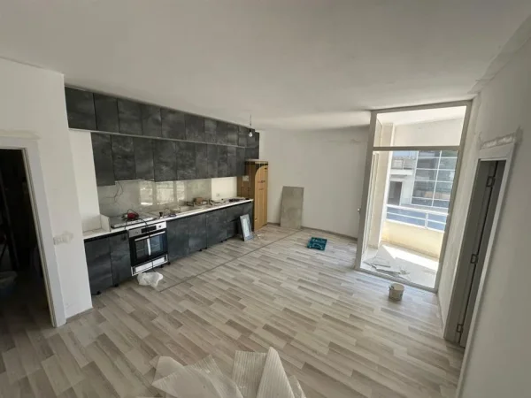 Tirane, shitet apartament 1+1 Kati 2, 82 m² 89.650 € (Fresk)