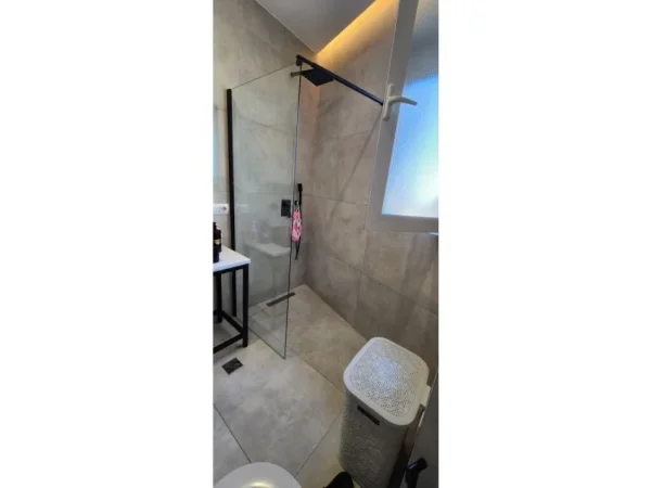 Tirane, jepet me qera 2+1 Kati 12, 110 m² 650 € (Frosina Plaku)