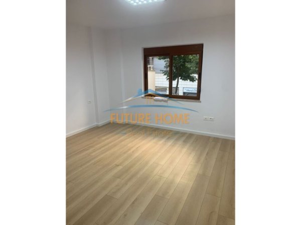 Tirane, jepet me qera apartament 2+1 Kati 1, 100 m² 1.000 € (Rruga e Bogdaneve)