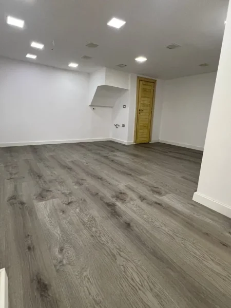 Tirane, jepet me qera ambjent biznesi Kati 0, 35 m² 500 € (Don Bosko)