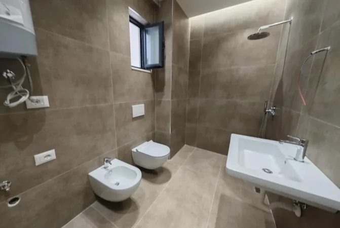 Tirane, shes apartament 2+1+Aneks+Ballkon Kati 3, 103 m² 195.000 € 