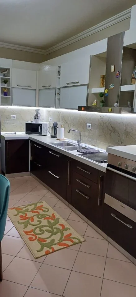 Tirane, jepet me qera Vile Kati 0, 300 m² 1.500 € (Vaqarr)