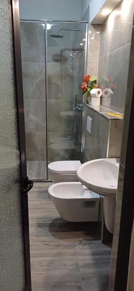 Tirane, jepet me qera Vile Kati 0, 300 m² 1.500 € (Vaqarr)
