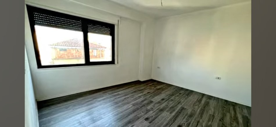 Tirane, jepet me qera 1+1+Ballkon Kati 2, 77 m² 465 € (Qemal Stafa)
