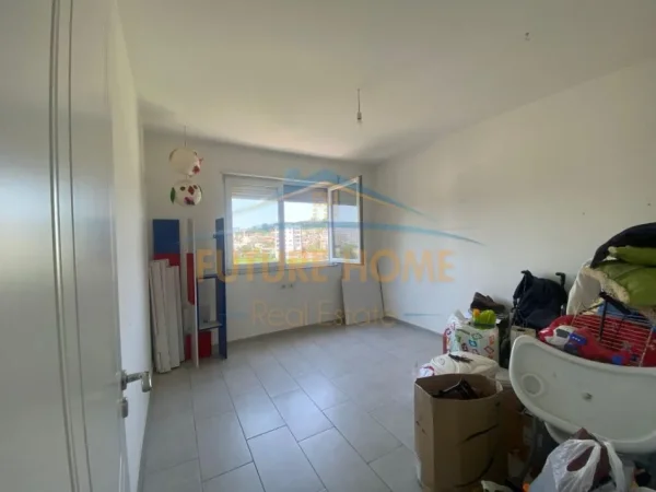 Tirane, shitet apartament 3+1+Ballkon Kati 4, 137 m² 185.000 € (UNAZA E RE)