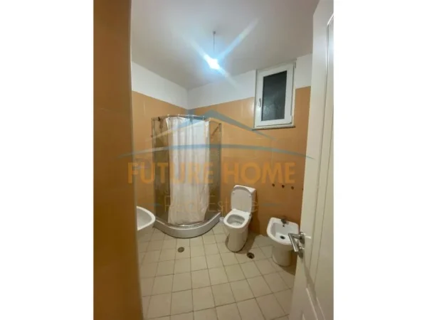 Tirane, shitet apartament 3+1+Ballkon Kati 4, 137 m² 185.000 € (UNAZA E RE)