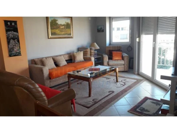 Tirane, jepet me qera apartament 2+1 Kati 8, 103 m² 850 € (Rruga e Elbasanit)