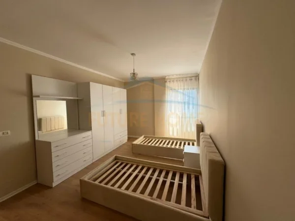 Tirane, shitet apartament 2+1+Ballkon Kati 7, 103 m² 126.000 € (Unaza e re)