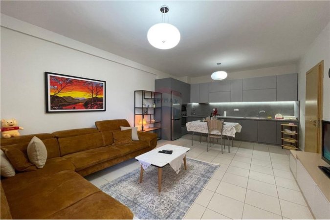 Tirane, jepet me qera apartament 1+1 Kati 3, 70 m² 500 € (Rruga Peti - Liqeni i Thatë)