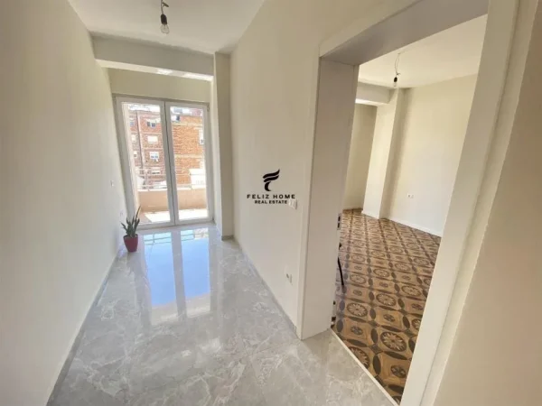 Tirane, shitet 2+1+Ballkon Kati 3, 106 m² 308.485 € (QENDER)