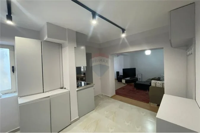 Tirane, jepet me qera apartament 1+1 Kati 3, 70 m² 500 € (Bllok - Garda)