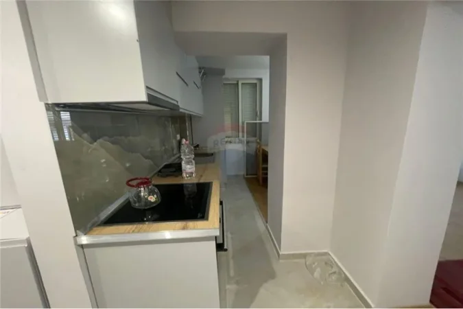 Tirane, jepet me qera apartament 1+1 Kati 3, 70 m² 500 € (Bllok - Garda)