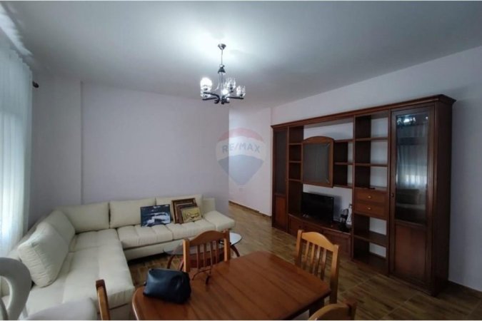Tirane, jepet me qera apartament 2+1 Kati 4, 105 m² 550 € (Rruga Elbasanit)