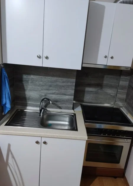 Tirane, jepet me qera apartament 1+1+Ballkon Kati 2, 40 m² 170 € (qyteti studenti)