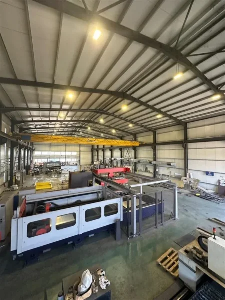 Tirane, jepet me qera magazine Kati 0, 1.500 m² (Rruga e Rinasit)