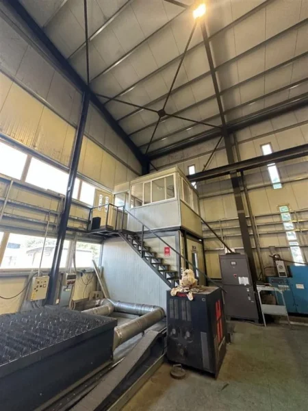 Tirane, jepet me qera magazine Kati 0, 1.500 m² (Rruga e Rinasit)