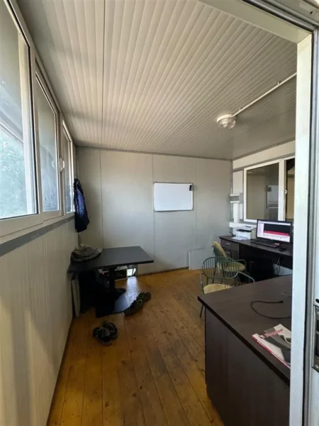 Tirane, jepet me qera magazine Kati 0, 1.500 m² (Rruga e Rinasit)