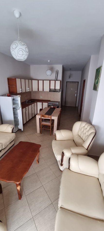 Tirane, jepet me qera apartament 1+1 Kati 4, 74 m² 500 € (Kopshti Botanik)