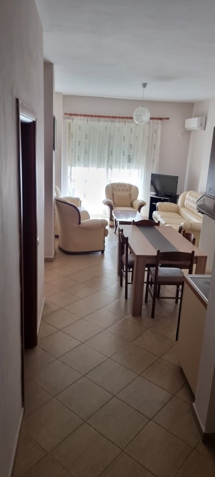 Tirane, jepet me qera apartament 1+1 Kati 4, 74 m² 500 € (Kopshti Botanik)