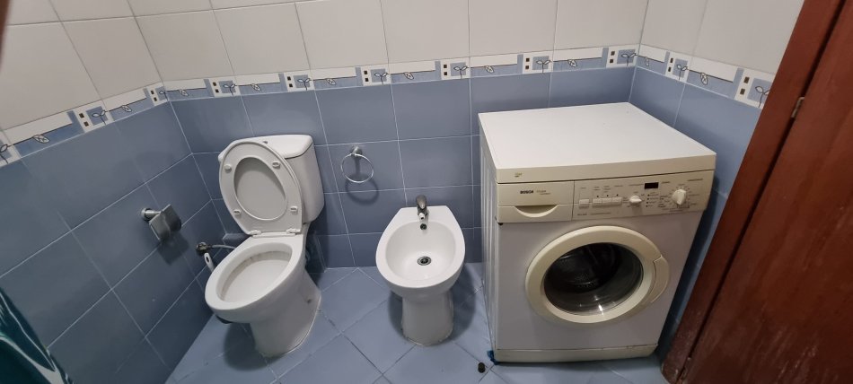 Tirane, jepet me qera apartament 1+1 Kati 4, 74 m² 500 € (Kopshti Botanik)