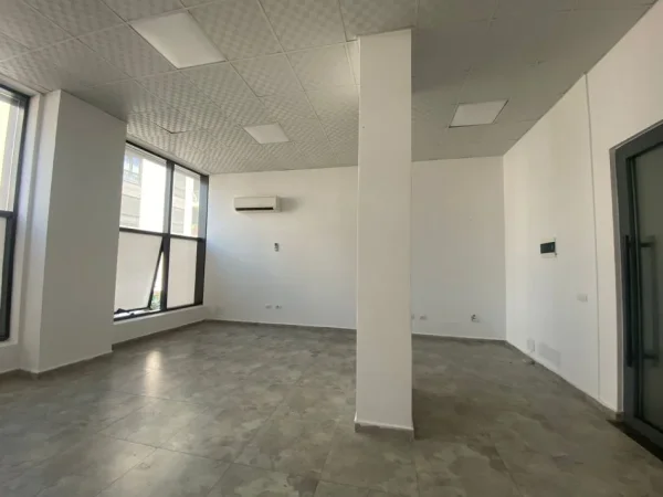 Tirane, jepet me qera ambjent biznesi Kati 2, 40 m² 500 € (Myslym Shyr)