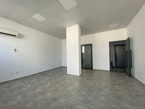 Tirane, jepet me qera ambjent biznesi Kati 2, 40 m² 500 € (Myslym Shyr)