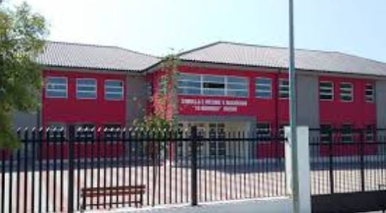 Tirane, jepet me qera apartament 1+1 Kati 1, 70 m² 300 € (Shkolla e bashkuar)