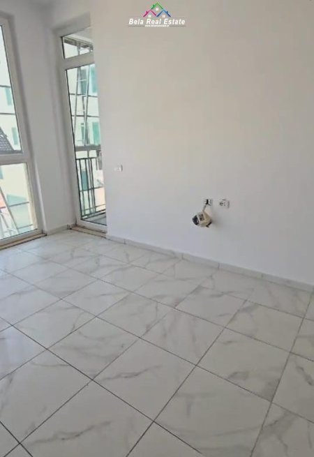 Tirane, jepet me qera zyre Kati 2, 111 m² 800 € (Rruga Sali Butka)