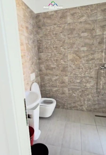 Tirane, jepet me qera zyre Kati 2, 111 m² 800 € (Rruga Sali Butka)