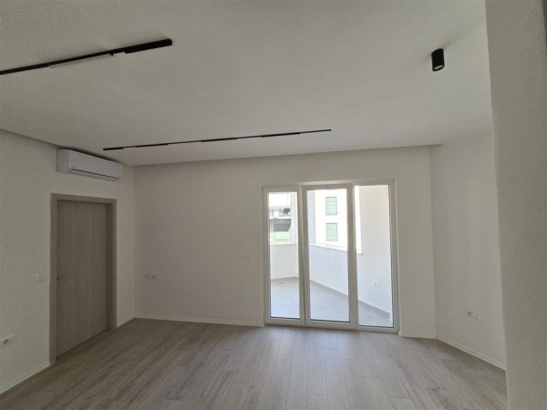 Tirane, jepet me qera apartament 1+1+Ballkon Kati 4, 65 m² 400 € (ASTIR)