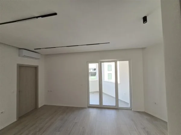 Tirane, jepet me qera apartament 1+1+Ballkon Kati 4, 65 m² 400 € (ASTIR)