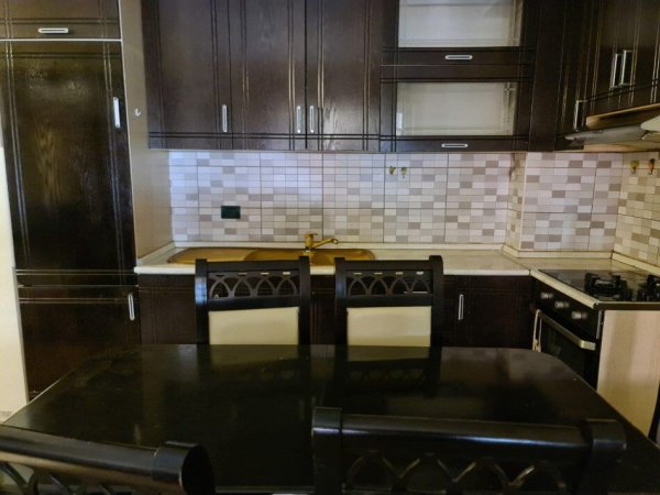 Tirane, jepet me qera apartament 2+1+Ballkon Kati 4, 100 m² 450 € (ASTIR)