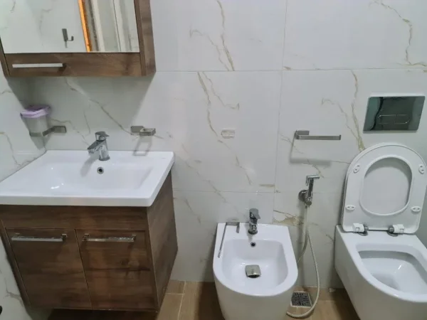 Tirane, jepet me qera apartament 2+1+Ballkon Kati 4, 100 m² 450 € (ASTIR)