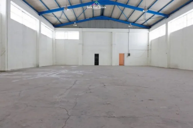 Tirane, jepet me qera ambjent biznesi Kati 1, 1.130 m² 2.000 € (kombinat)