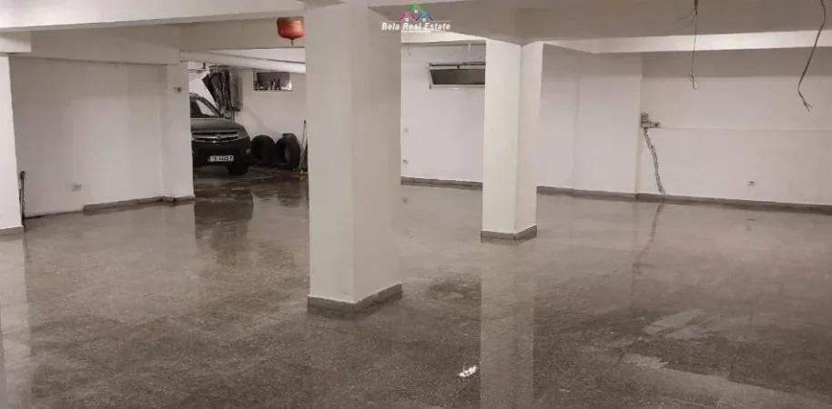 Tirane, jepet me qera ambjent biznesi Kati -1, 200 m² 1.500 € (kafe flora)