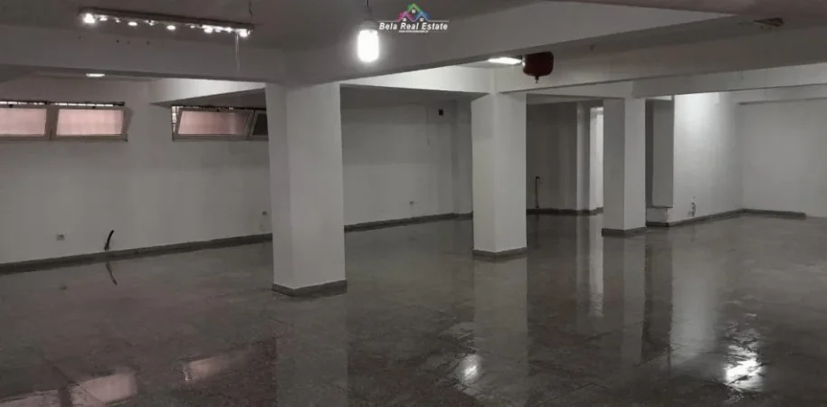 Tirane, jepet me qera ambjent biznesi Kati -1, 200 m² 1.500 € (kafe flora)