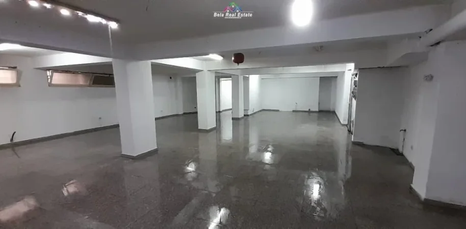 Tirane, jepet me qera ambjent biznesi Kati -1, 200 m² 1.500 € (kafe flora)