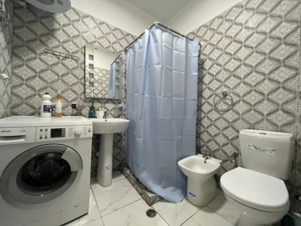 Tirane, jepet me qera 1+1+Ballkon Kati 3, 320 € (fresk)