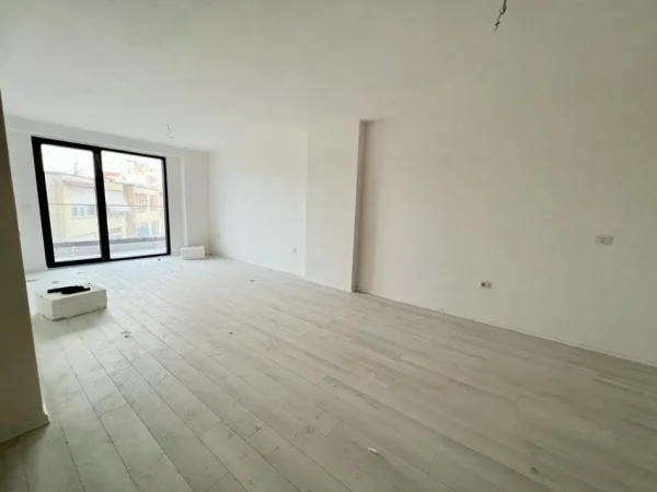 Tirane, shitet apartament 3+1 , 133 m² 180.000 € (Fusha e Aviacionit)