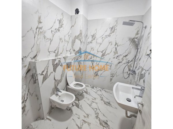Tirane, jepet me qera zyre Kati 1, 75 m² 1100 € (Myslym Shyri)