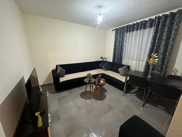 Tirane, jepet me qera apartament 1+1 Kati 1, 45 m² 280 € 