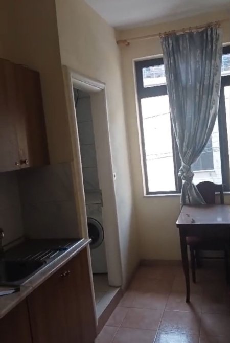 Tirane, jepet me qera garsonier 1+1 Kati 2, 40 m² 260 € (Kinostudio)
