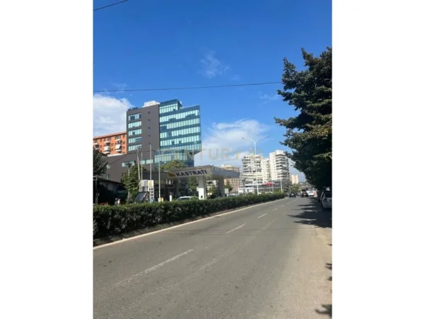 Tirane, shes ambjent biznesi Kati 0, 79 m² 600.000 € (Zogu i Zi, Rruga Muhamet Gjollesha)