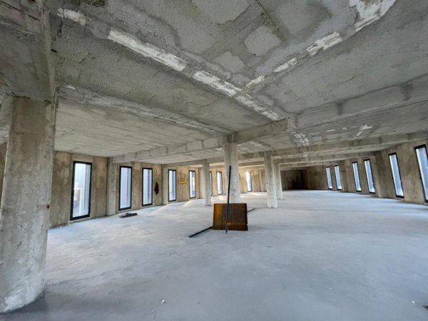 Tirane, jepet me qira Objekt Multifunksional Kati 0, 3.112 m² 15.000 € (Rruga e Rinasit)